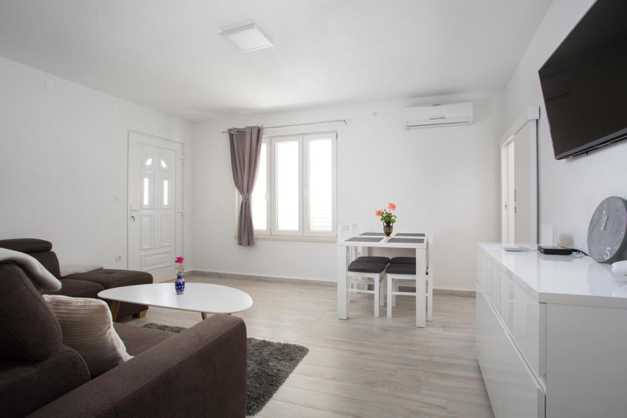 Serious Job Apartment Dubrovnik Buitenkant foto
